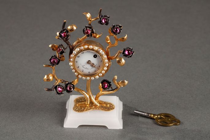 Gold, agate, ruby and pearl desk clock | MasterArt